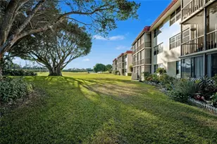 9520 S Hollybrook Lake Dr, Pembroke Pines, FL 33025 - Photo 15