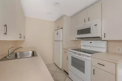 2009 Cornwall Drive #2009, Boca Raton, FL 33434 - Photo 5