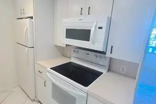 2009 Cornwall A, Boca Raton, FL 33434 - Photo 3