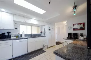 2480 Presidential Way, West Palm Beach, FL 33401 - Photo 11