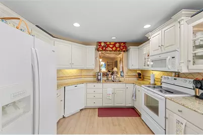 6809 SE Yorktown Drive, Hobe Sound, FL 33455 - Photo 5