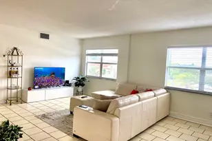 2555 NE 11th St, Fort Lauderdale, FL 33304 - Photo 9