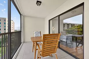 2205 S Cypress Bend Dr, Pompano Beach, FL 33069 - Photo 25