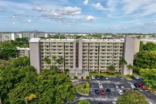 2205 S Cypress Bend Dr, Pompano Beach, FL 33069 - Photo 29