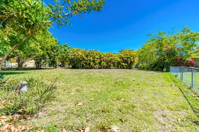 4250 NW 107th Avenue, Coral Springs, FL 33065 - Photo 17
