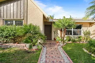 417 SE 4th St, Dania Beach, FL 33004 - Photo 3