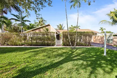 417 SE 4th Street, Dania Beach, FL 33004 - Photo 1