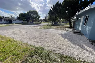 1774 Lauderdale Manor Dr, Fort Lauderdale, FL 33311 - Photo 25