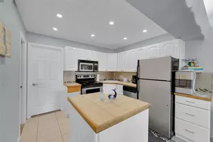 4627 Bougainvilla Dr, Fort Lauderdale, FL 33308 - Photo 11