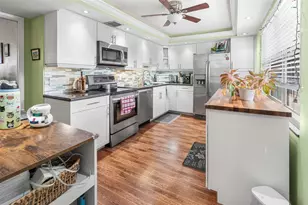 3930 Oaks Clubhouse Dr, Pompano Beach, FL 33069 - Photo 13