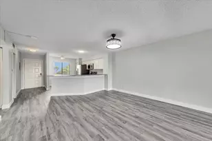 2112 S Cypress Bend Dr, Pompano Beach, FL 33069 - Photo 9