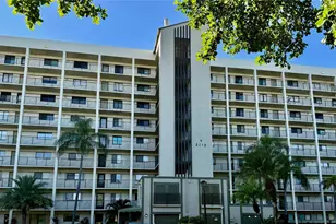 2112 S Cypress Bend Dr, Pompano Beach, FL 33069 - Photo 1