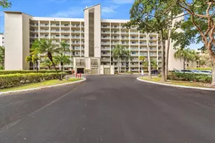 2112 S Cypress Bend Dr, Pompano Beach, FL 33069 - Photo 37