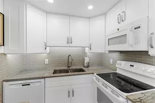 210 Oakridge N, Deerfield Beach, FL 33442 - Photo 7