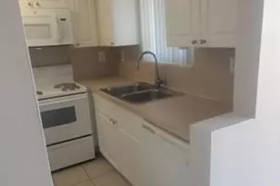 1501 Crescent Unit, Lake Park, FL 33403 - Photo 3