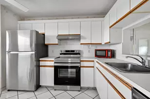 650 SW 124th Terrace, Pembroke Pines, FL 33027 - Photo 9