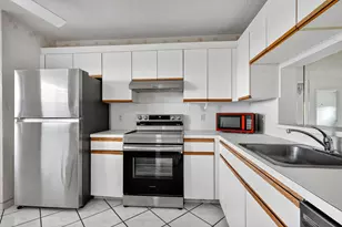 650 SW 124th Terrace, Pembroke Pines, FL 33027 - Photo 9