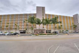 400 Golden Isles Dr, Hallandale Beach, FL 33009 - Photo 31