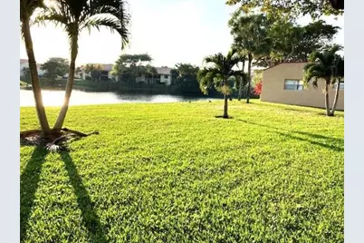 317 Lake Evelyn Drive, West Palm Beach, FL 33411 - Photo 11