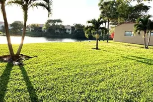 317 Lake Evelyn Dr, West Palm Beach, FL 33411 - Photo 11