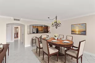 3900 Oaks Clubhouse Dr, Pompano Beach, FL 33069 - Photo 7