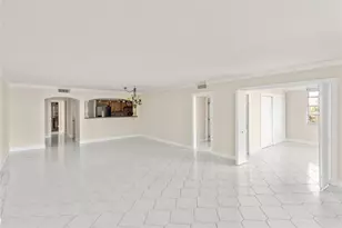 3900 Oaks Clubhouse Dr, Pompano Beach, FL 33069 - Photo 21