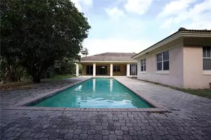 140 Royal Palm Ct, Plantation, FL 33317 - Photo 3