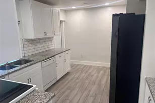 8361 NW 27th Pl, Sunrise, FL 33322 - Photo 7