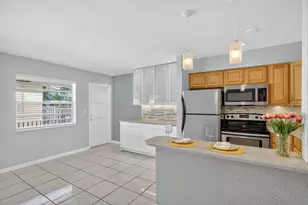 4051 NE 13th Ave, Oakland Park, FL 33334 - Photo 13