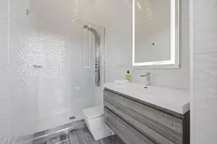 2213 NE 37th Dr, Fort Lauderdale, FL 33308 - Photo 17