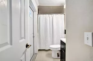 4221 NE 13th Ave, Oakland Park, FL 33334 - Photo 13