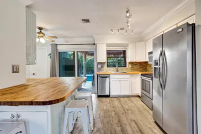 4221 NE 13th Avenue, Oakland Park, FL 33334 - Photo 7