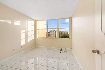 1300 Saint Charles Place #507, Pembroke Pines, FL 33026 - Photo 9