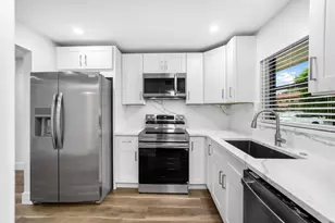 21905 Lake Forest Cir, Boca Raton, FL 33433 - Photo 7