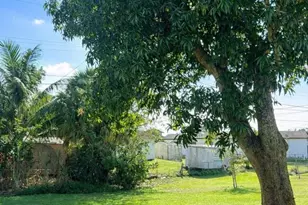 561 SW 14th St, Belle Glade, FL 33430 - Photo 5