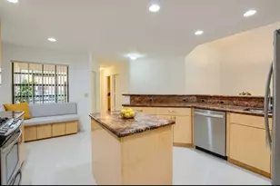 65 Centennial Ct, Deerfield Beach, FL 33442 - Photo 9