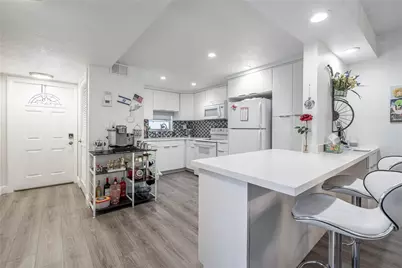8901 S Hollybrook Boulevard #201, Pembroke Pines, FL 33025 - Photo 3