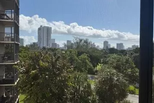 3301 N Country Club Dr, Miami, FL 33180 - Photo 19