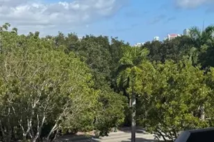 3301 N Country Club Dr, Miami, FL 33180 - Photo 17