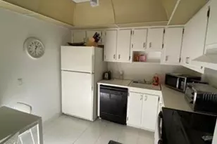 3301 N Country Club Dr, Miami, FL 33180 - Photo 11