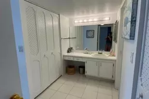 3301 N Country Club Dr, Miami, FL 33180 - Photo 15