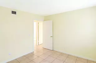 470 Executive Center Dr, West Palm Beach, FL 33401 - Photo 11