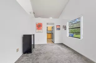 425 Shadow Wood Ln, Coral Springs, FL 33071 - Photo 9