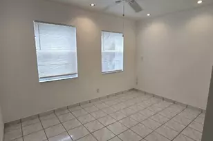 31 SW 10th St, Dania Beach, FL 33004 - Photo 7