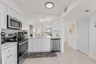 2202 S Cypress Bend Dr, Pompano Beach, FL 33069 - Photo 11