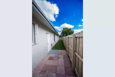 110 NW 6th Avenue, Dania Beach, FL 33004 - Photo 9