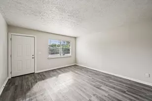 913 SE 8th St, Stuart, FL 34994 - Photo 3