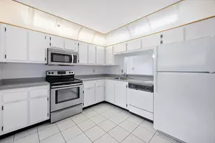 621 NW 105th Way, Pembroke Pines, FL 33026 - Photo 7