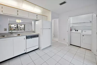 621 NW 105th Way, Pembroke Pines, FL 33026 - Photo 5