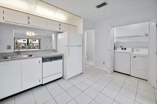 621 NW 105th Way, Pembroke Pines, FL 33026 - Photo 5